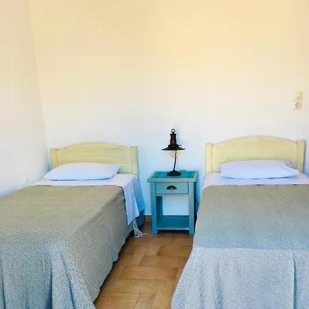 Theoreion Guest house Tholaria